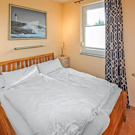 Beautiful In Seebad With Wifi Appartement